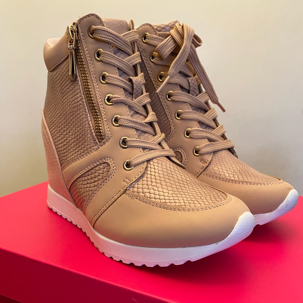 Shoedazzle Wedge Zamia Sneakers Color Blush -  Size 5.5